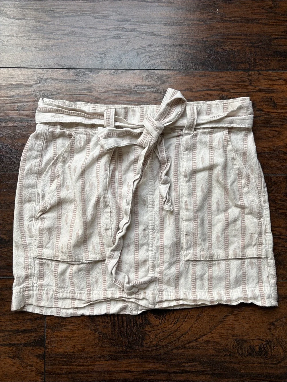 Old Navy Women’s Cream Striped Tie-Waist Skirt